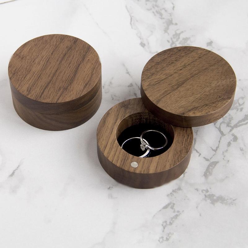 Natural Wooden Ring Case Presentation Box Rotatable for Wedding Photograph Props