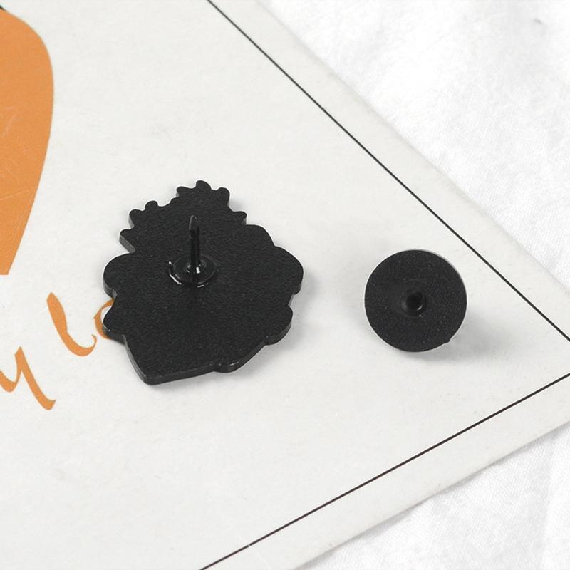 Creative Aloy Brooch Pin Embrace Heart with Both Hands Brooch Cute Lapel Pin