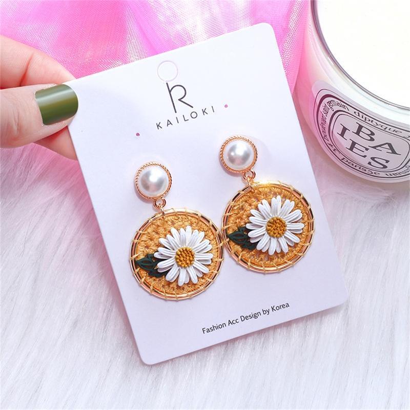 Small Fresh Winding Flower Earrings Female Girl Sweet Geometric Round Earrings