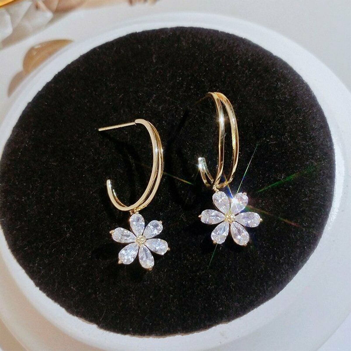 Sale Women Fashion Gifts Zircon Crystal Jewelry Daisy Flower Earrings Dangle