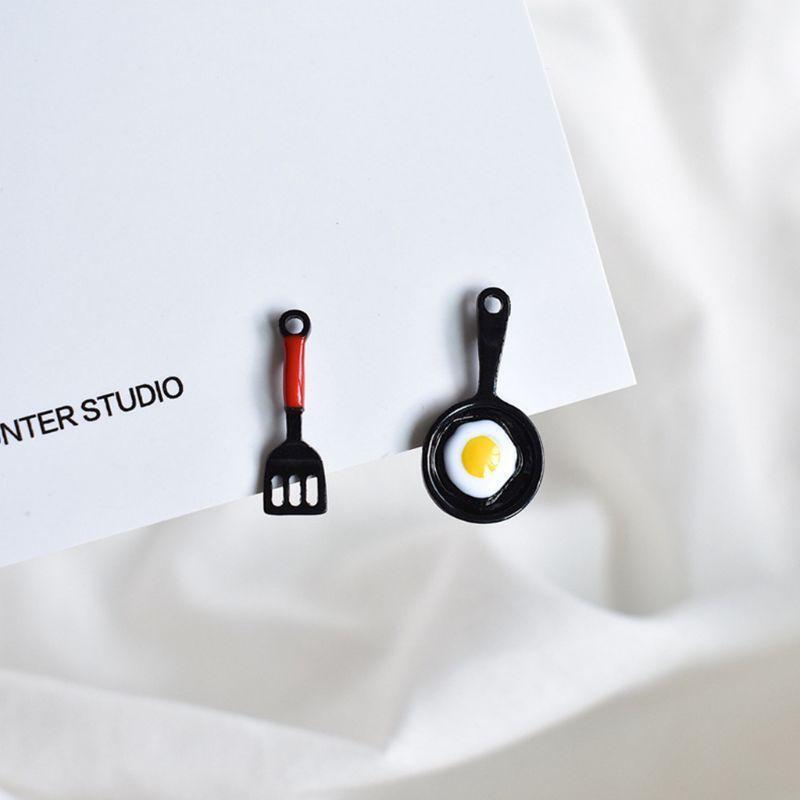 1 Pair Creative Asymmetric Frying Pan Omelette Fried Shovel Stud Earrings Design