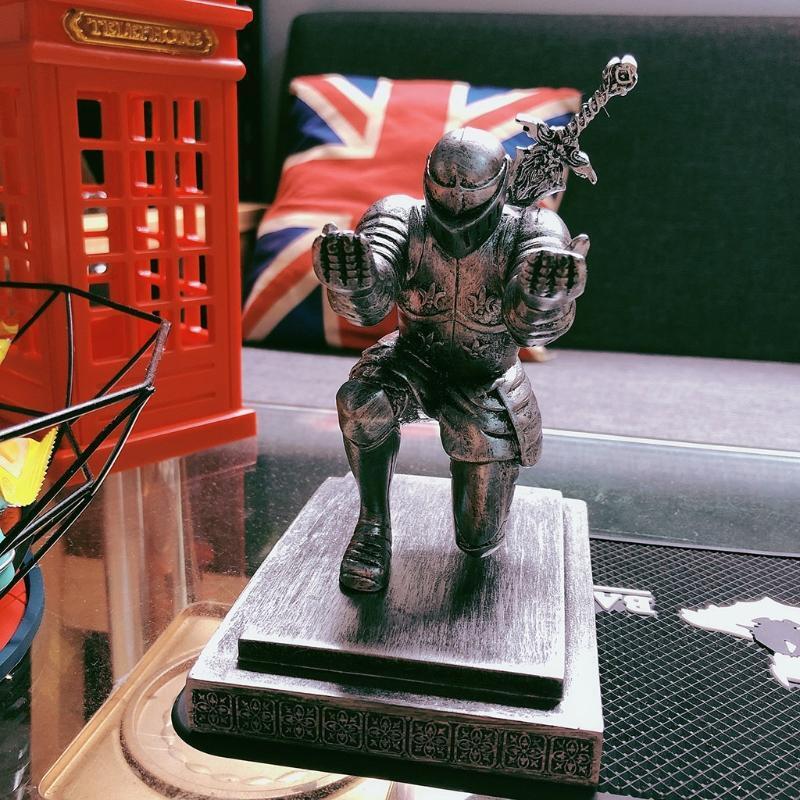Excellent Knight-shaped Pen Holder Unique Knight-shaped Design Desk Decorations