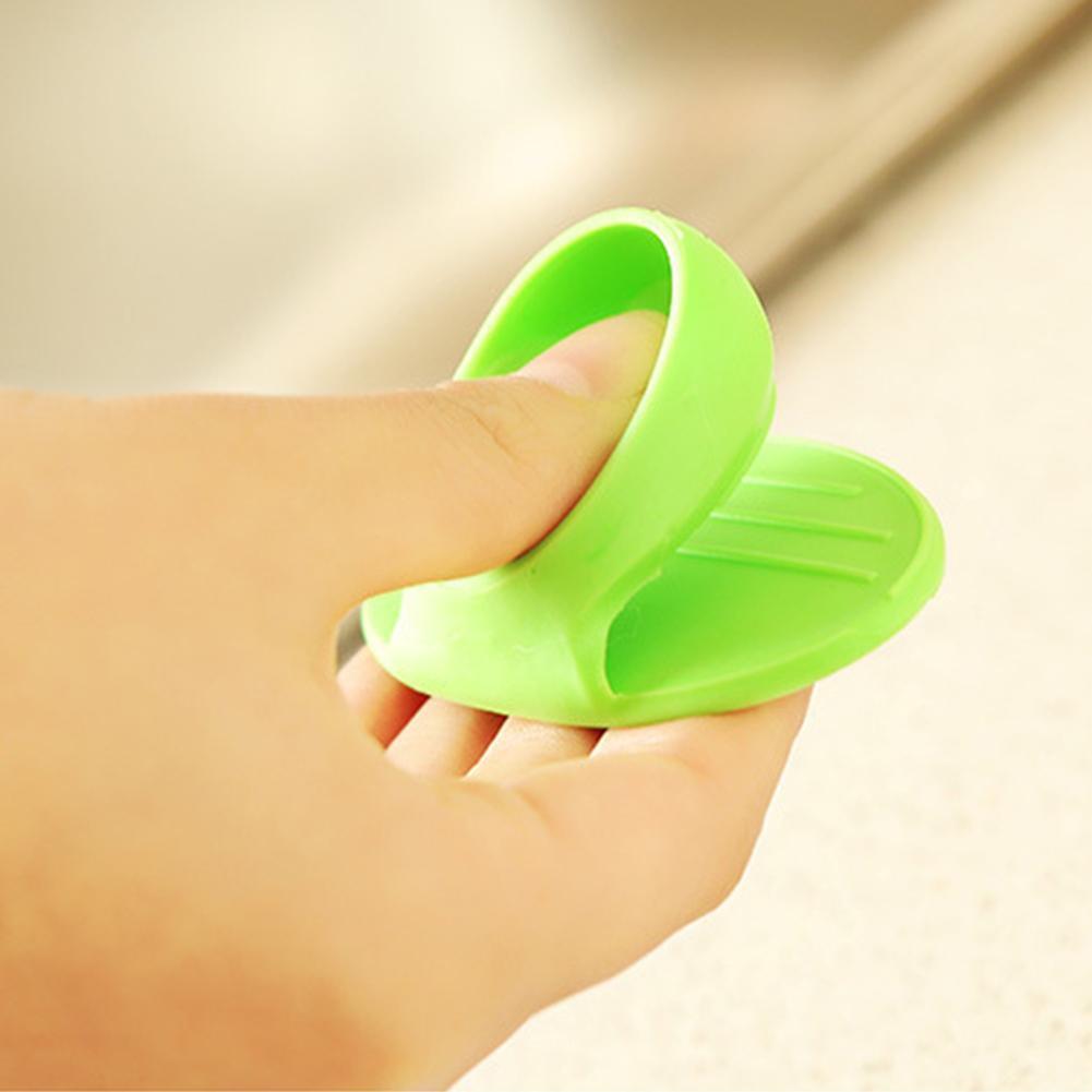 Microwave Oven 2 Fingers Hot Bowl Holder Dish Clamp Pot Pan Gripper Clip