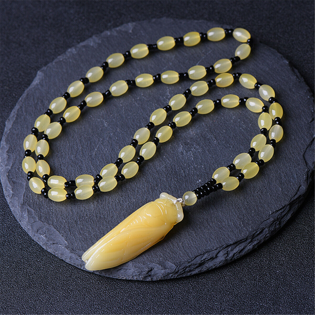 Fashion Yellow Jade Cicada Carved Amulet Lucky Pendant Beads Necklace Jewelry