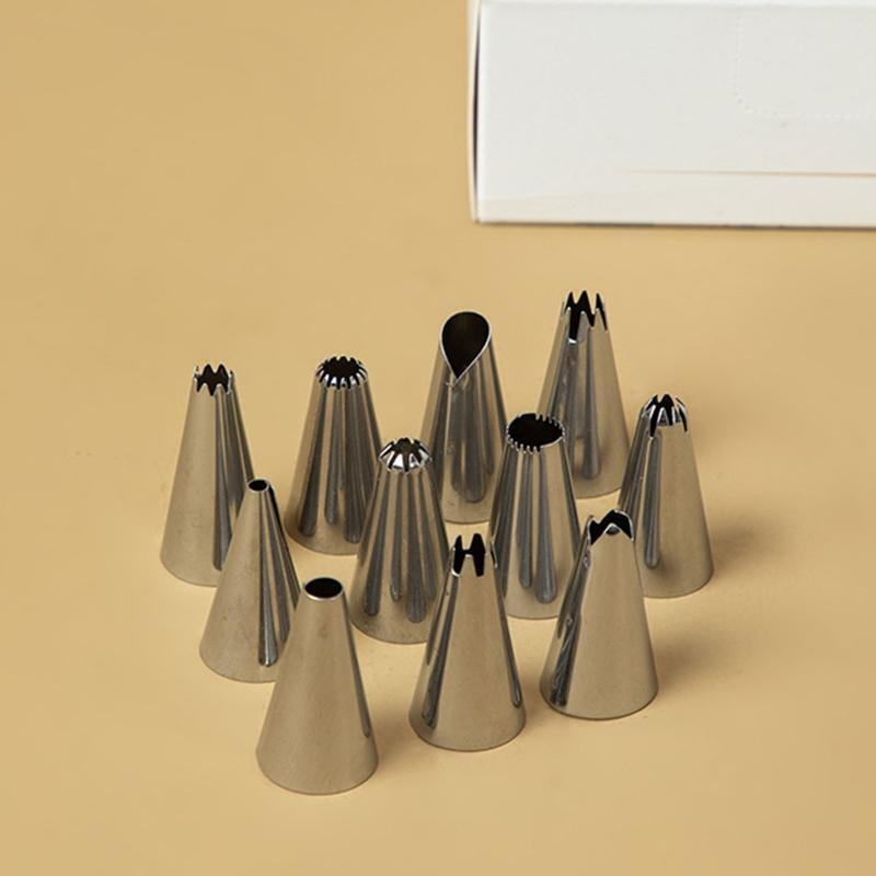 50 Pcs Disposable Anti-burst Piping Bags Thickened Pastry Bags with Piping Tips