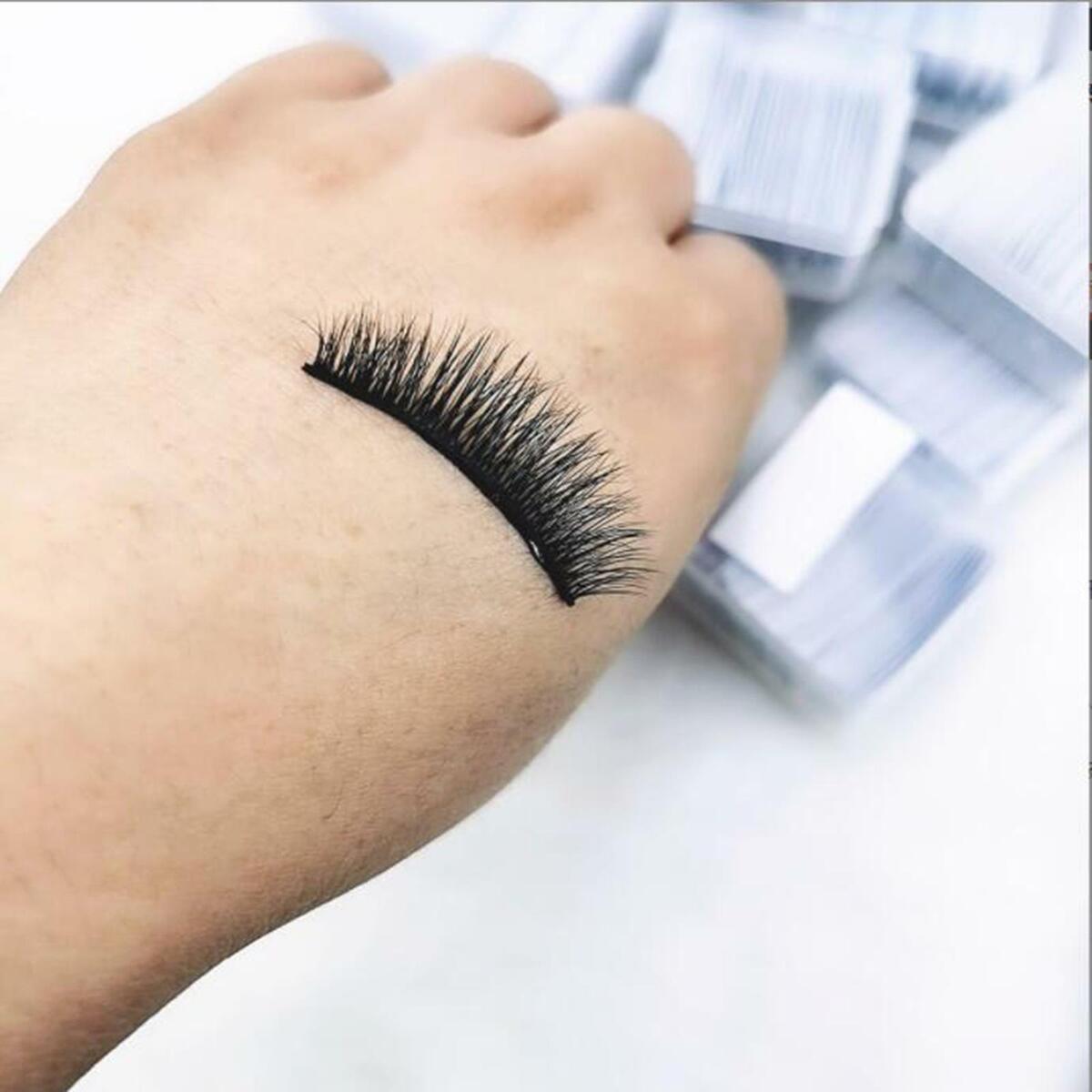 40 Pieces Self Adhesive Lash Strips Double Strip  Soft for