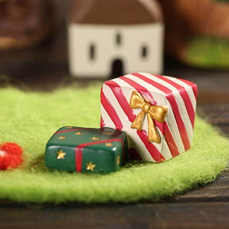 2 Pieces/Set Mini Xmas Tree Gift Box Statue Creative Aquarium Fish Tank Statue