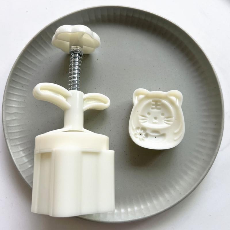 75g Cute Tiger Shape Plastic Mooncake Molds Mooncake Mold DIY Baking Accessories