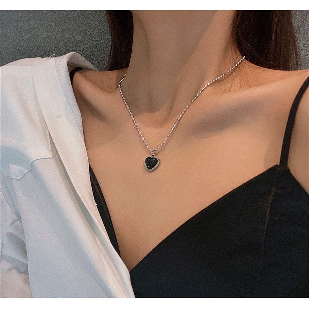 Black Crystal Necklace Clavicle Chain Choker Accessories Heart-Shaped Pendant