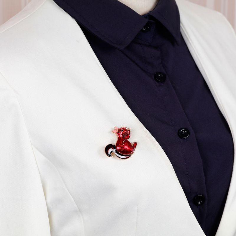 Beautiful Squirrel Brooch Blouse Animal Brooch Cardigan Collar Scarf Brooch
