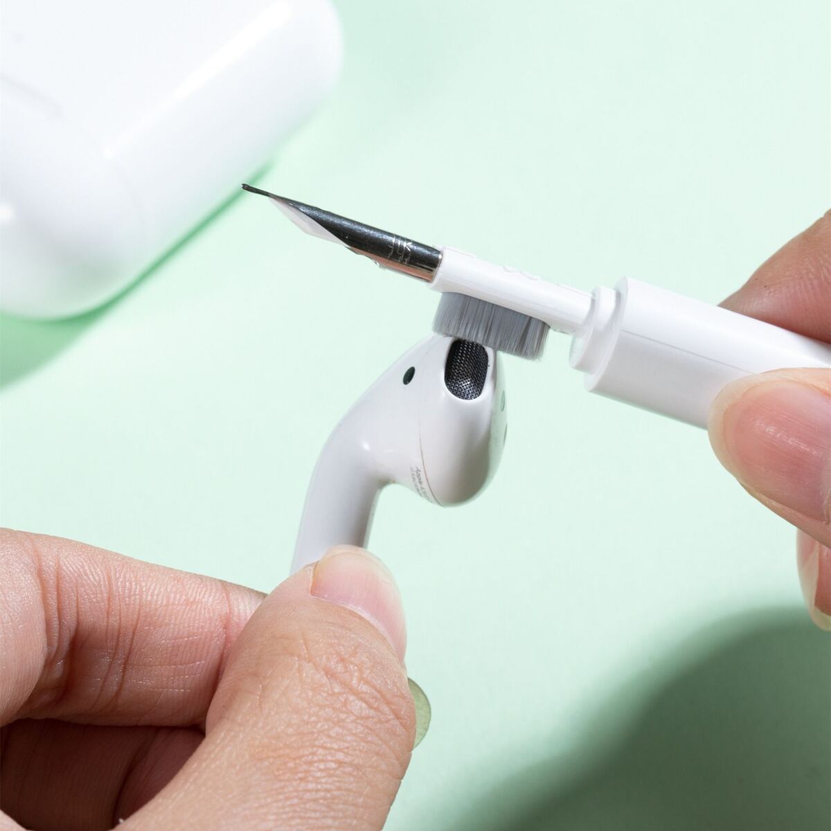 Keyboard Clean Brush for Airpods Earbuds Cleaning Pen 4 in 1 Cleaner Kit