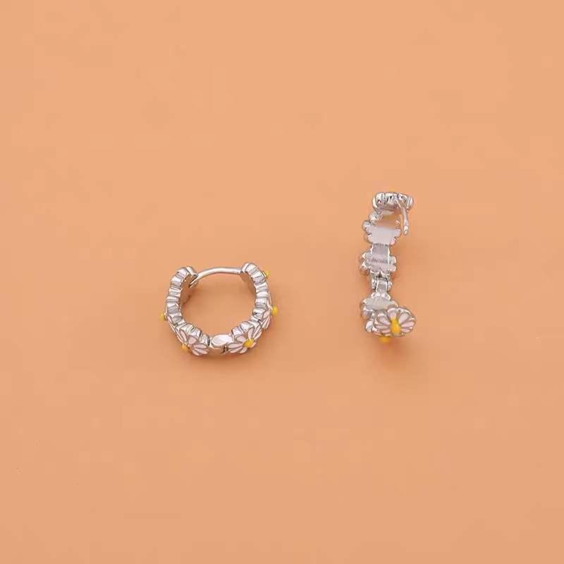Tiny Daisy Flower Earrings for Daughter Sensitive Ear Women Simple Jewelry Gifts