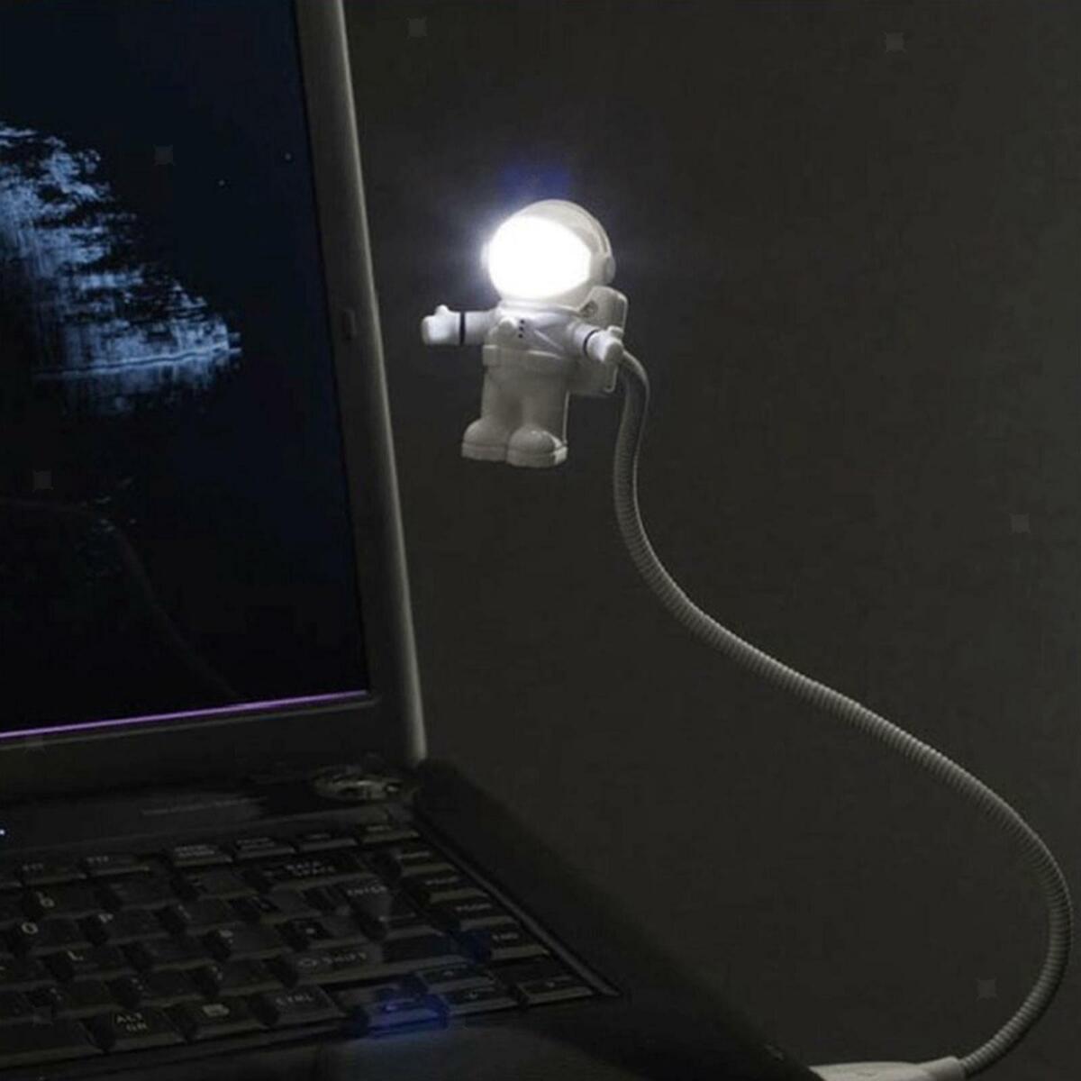 Astronaut Shaped Night Light USB -caring Reading Lamp Lamp