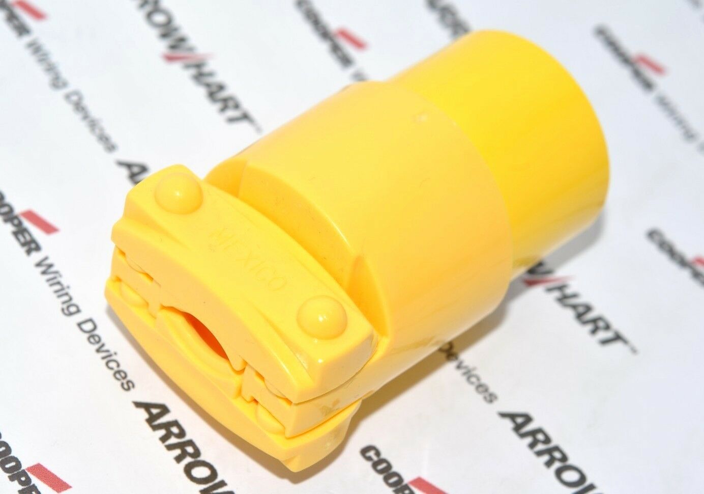 1pcs-COOPER 4228 20A 125V Commercial Grade Thermoplastic Vinyl Connector