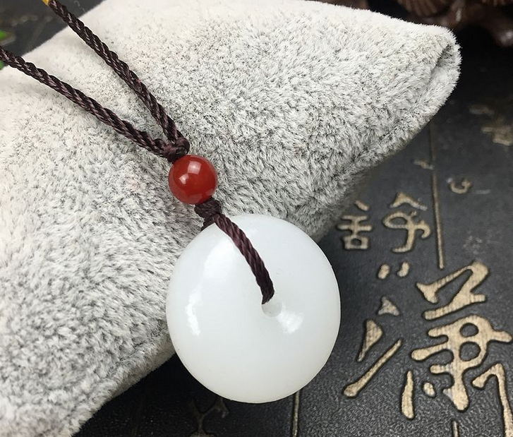100% Natural è·¯è·¯é€š Xinjiang Kunlun white jade drop pendant AAA