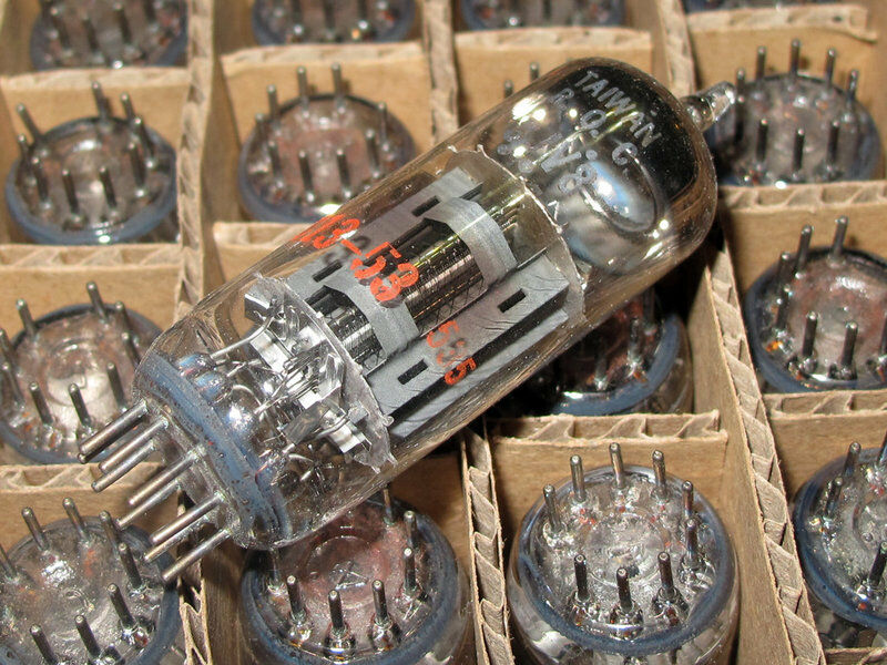 4PCS - TAIWAN 8JV8 Vacuum tube - NOS