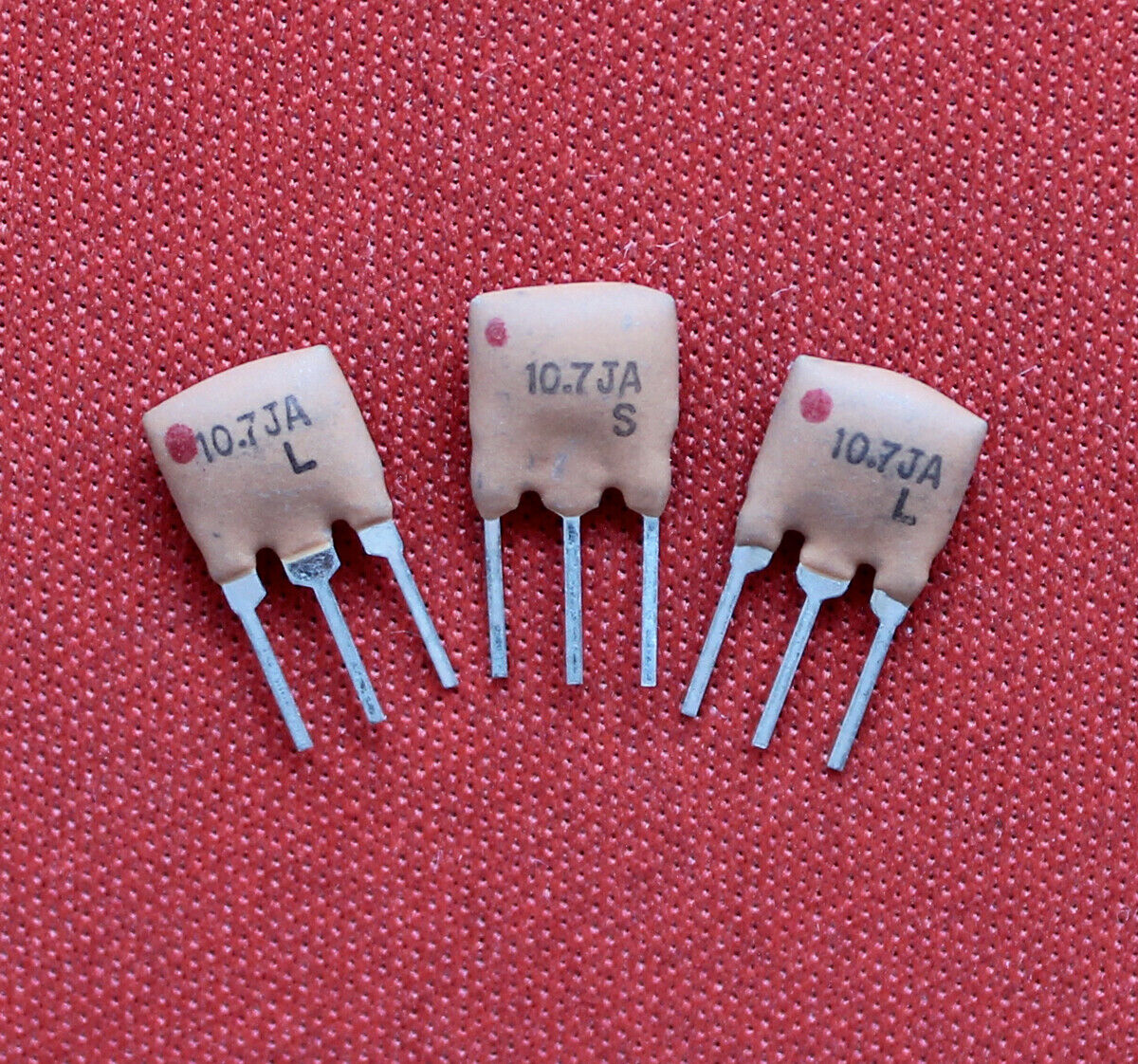 10pcs SFELF10M7JAA0-B0 Ceramic Filter for FM , 10.7Mhz, bandwdth 150Khz, MuRata