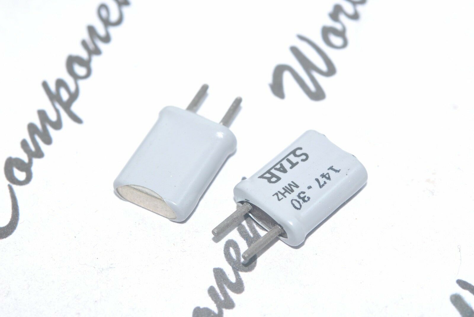 1pcs - 147.3MHZ (147.30MHZ) Quartz Crystal Resonator / XTAL HC-49U