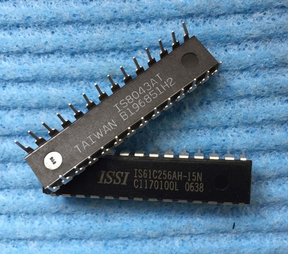 10pcs IS61C256AH-15N IS61C256AH DIP IC