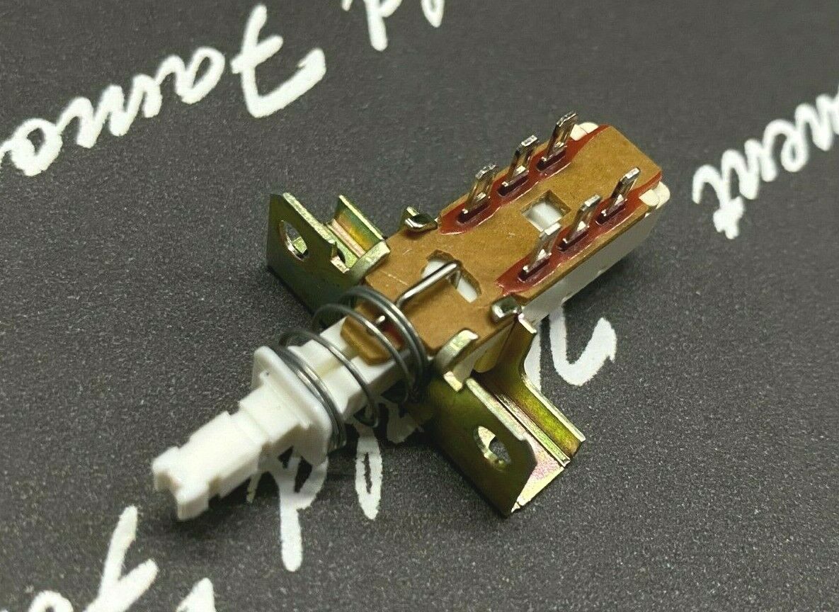 1pcs - TOKO-S 125Vac Push Button Switch - NOS MADE IN JAPAN