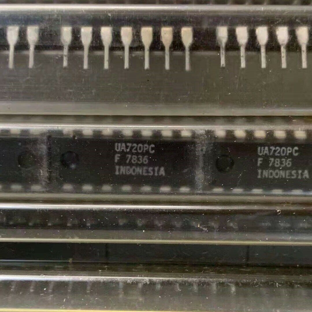 1PCS  IC FAIRCHILD(FSC) DIP-14 UA720PC UA720 F720PC