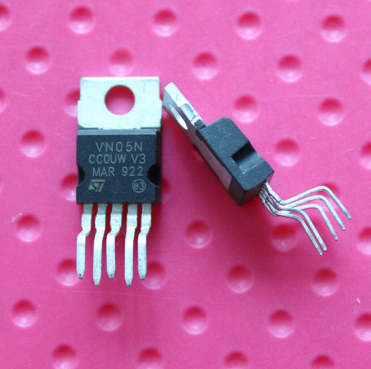 2pcs VN05N VNO5N VN05 TO-220-5 Integrated Circuit IC