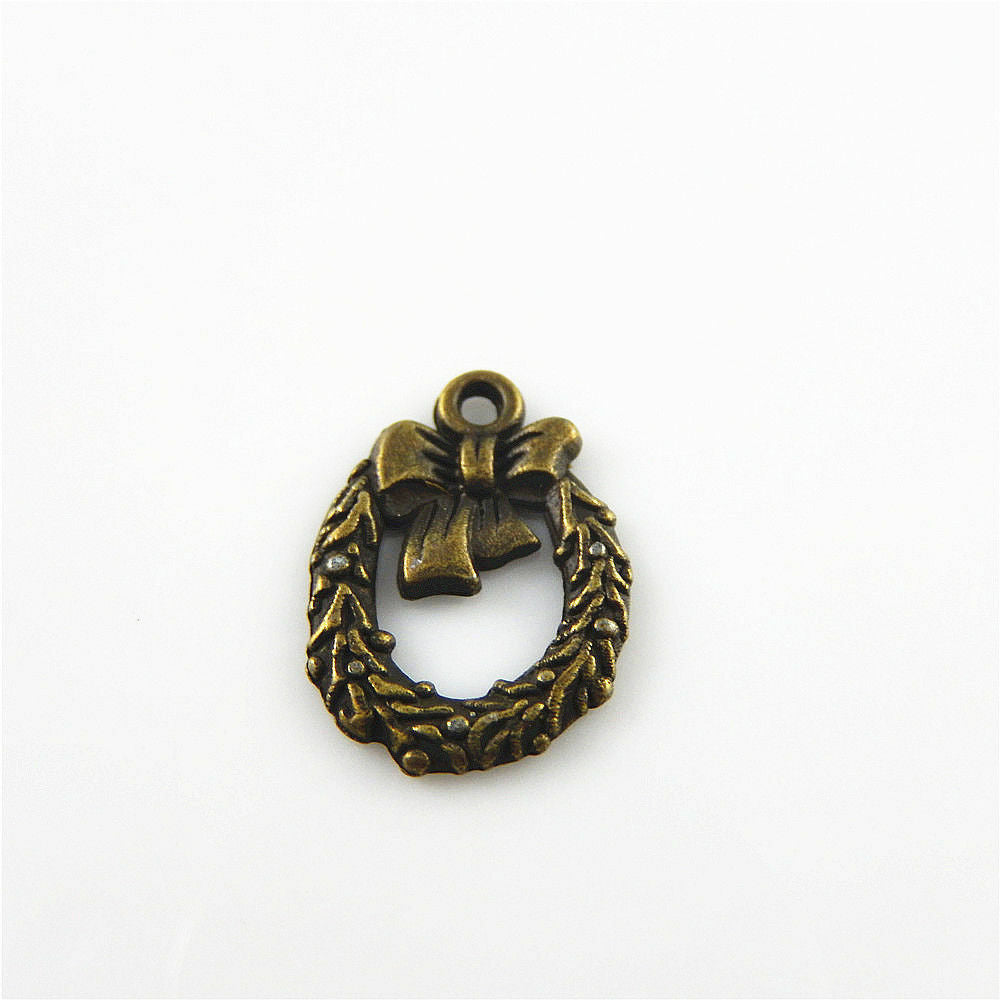100 Retro Bronze Christmas Wreath Charm Alloy Pendant Xmas Craft Jewelry 14*12mm