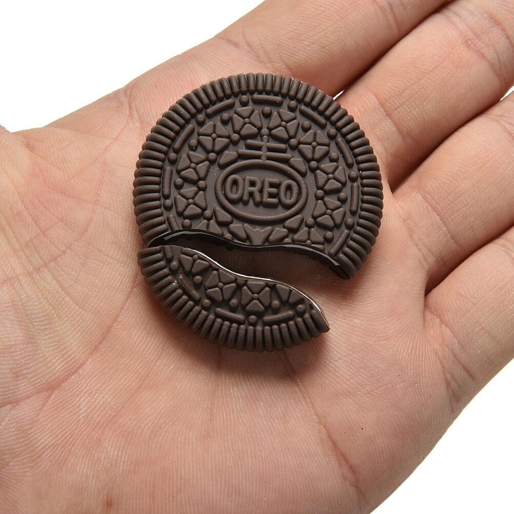1Pcs Biscuit Bitten Restored Gimmick Cookie Close-Up Magic Street Magic Trick XC