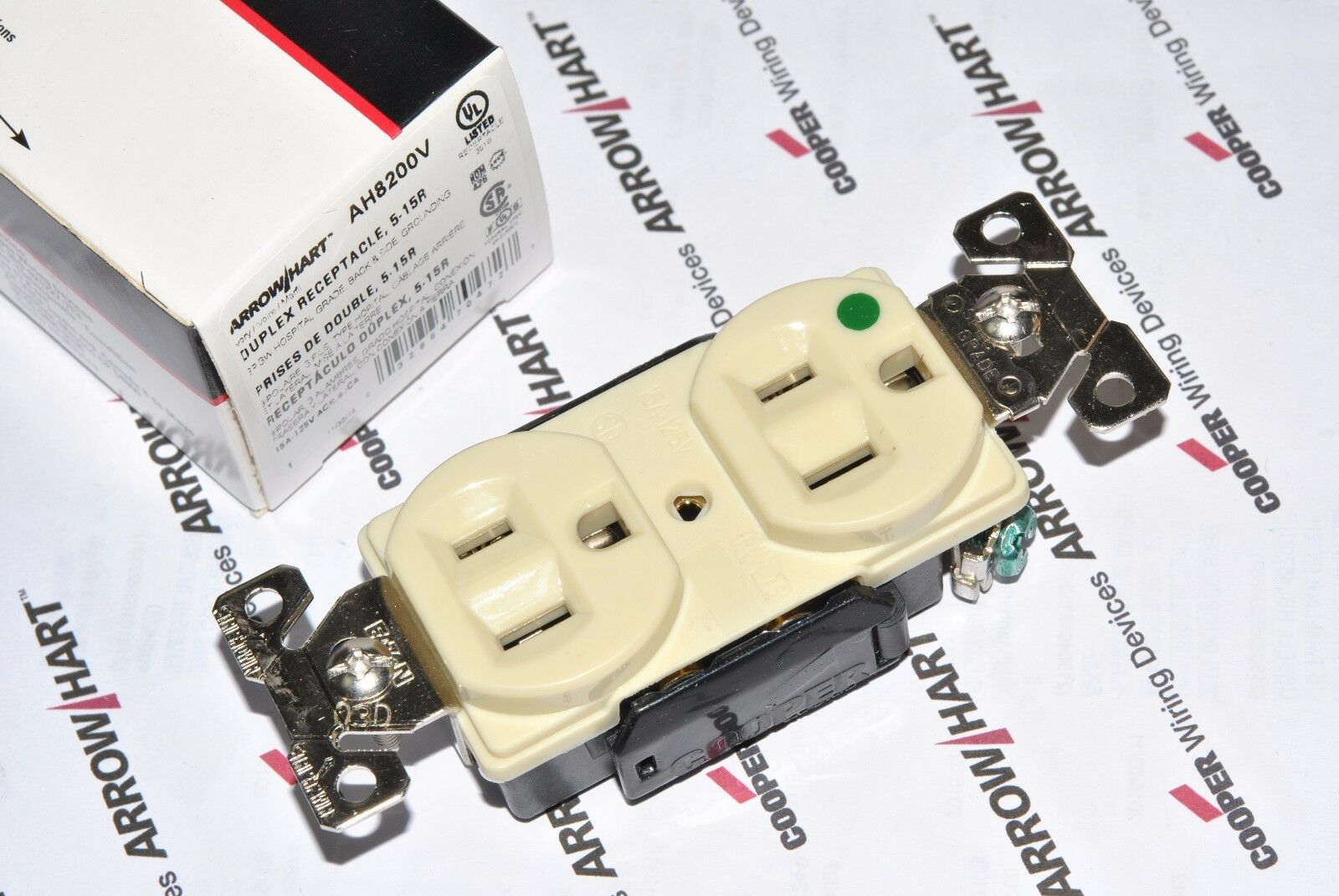 1pcs-COOPER AH8200V 15A 125V NEMA 5-15 Premium Hosptial Duplex Receptacle Outlet