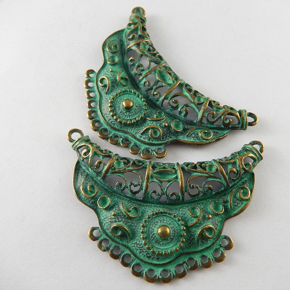 2pcs Antiqued Zinc Alloy Made Copper Green Totem Charms Pendant Connectors