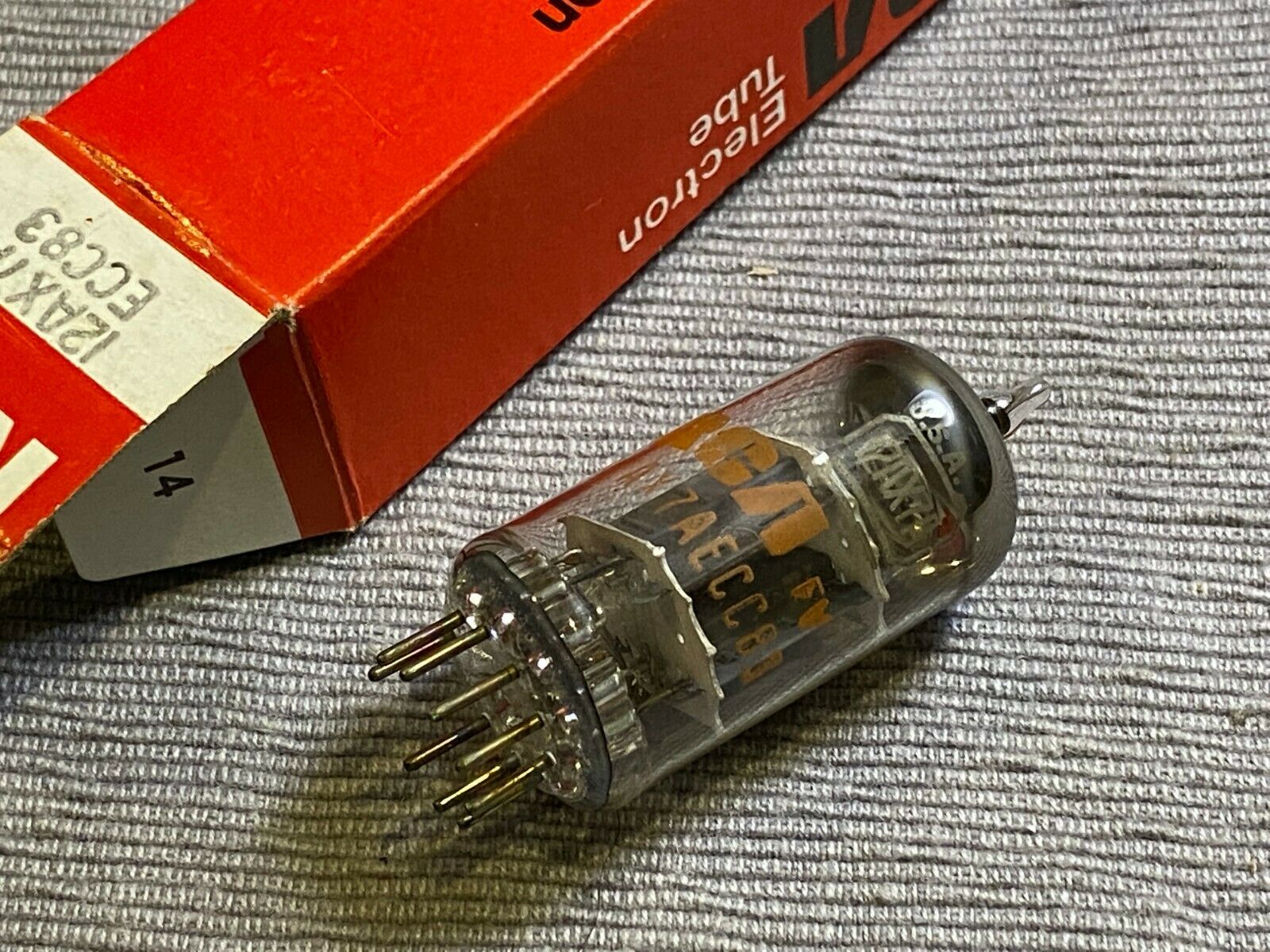 1pcs - RCA 12AX7A ECC83 Vacuum Tube NOS