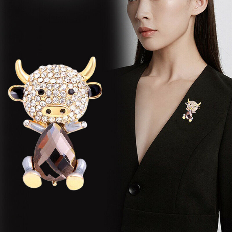 Fashion Enamel Cow Cartoon Crystal Brooch Pins Collar Badge Causal Party .l8