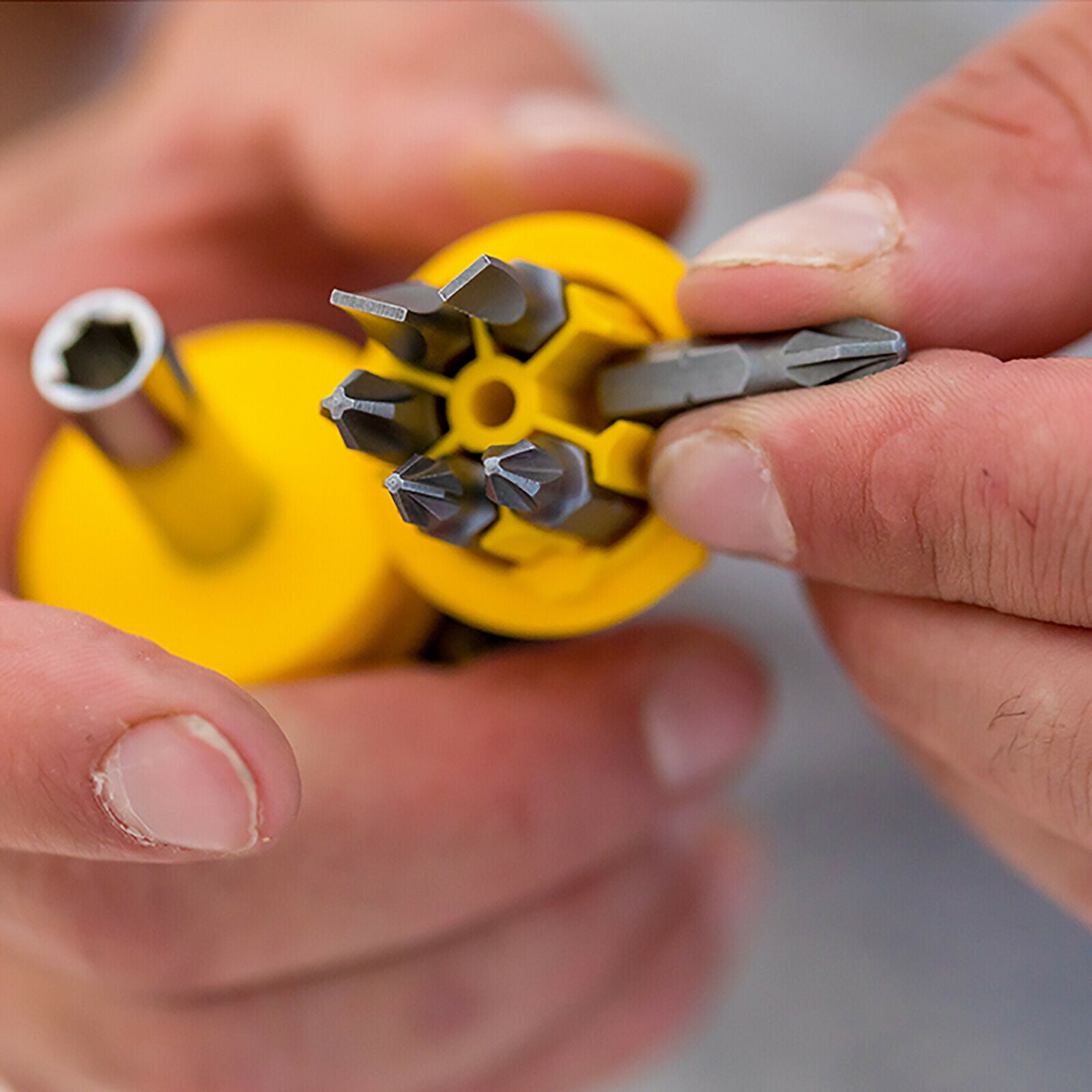Stanley 7pc Multi Bit Ratchet Stubby Screwdriver with Driver Bits Pozi Phillips