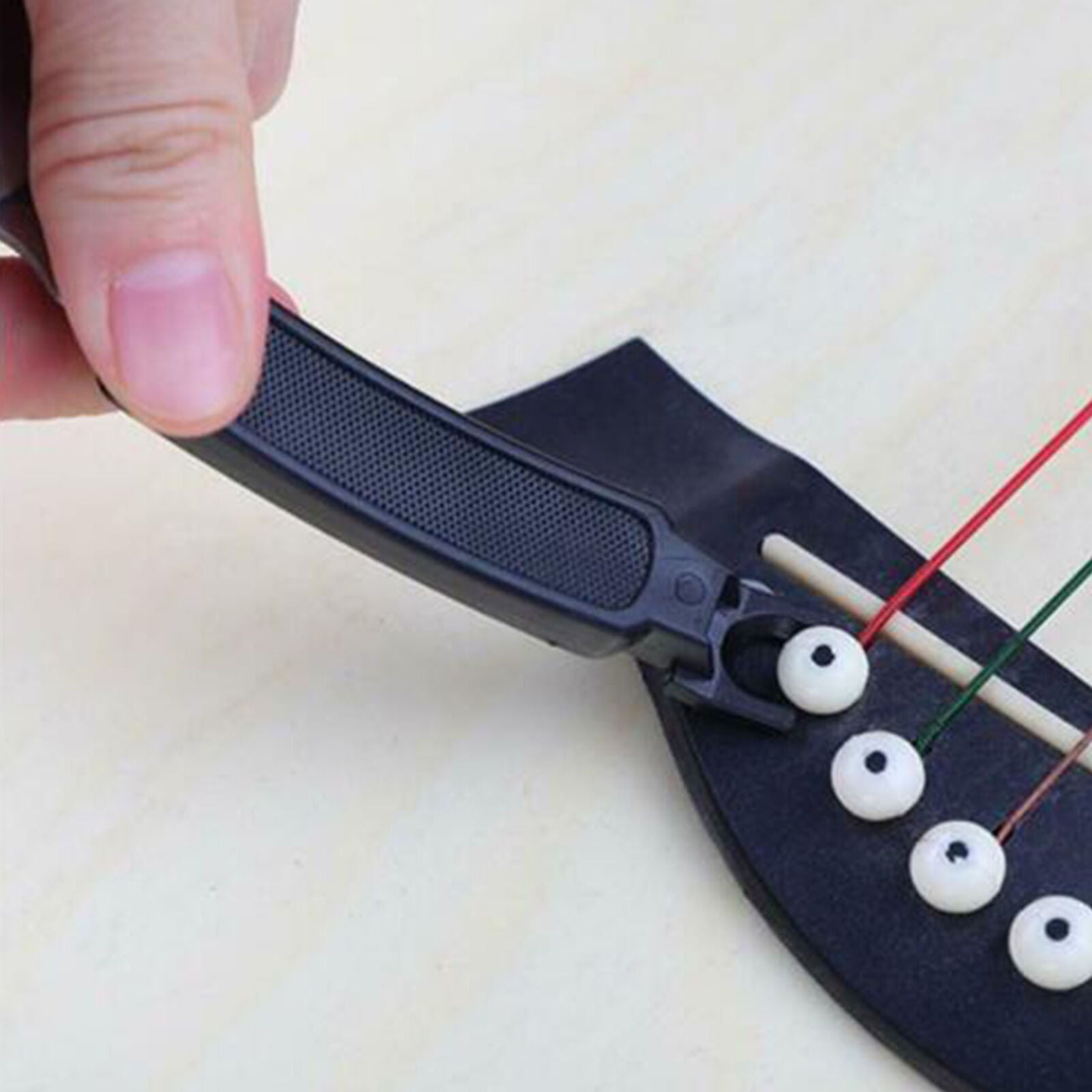 1 PCS BALCK Guitar string changer Guitar accessories