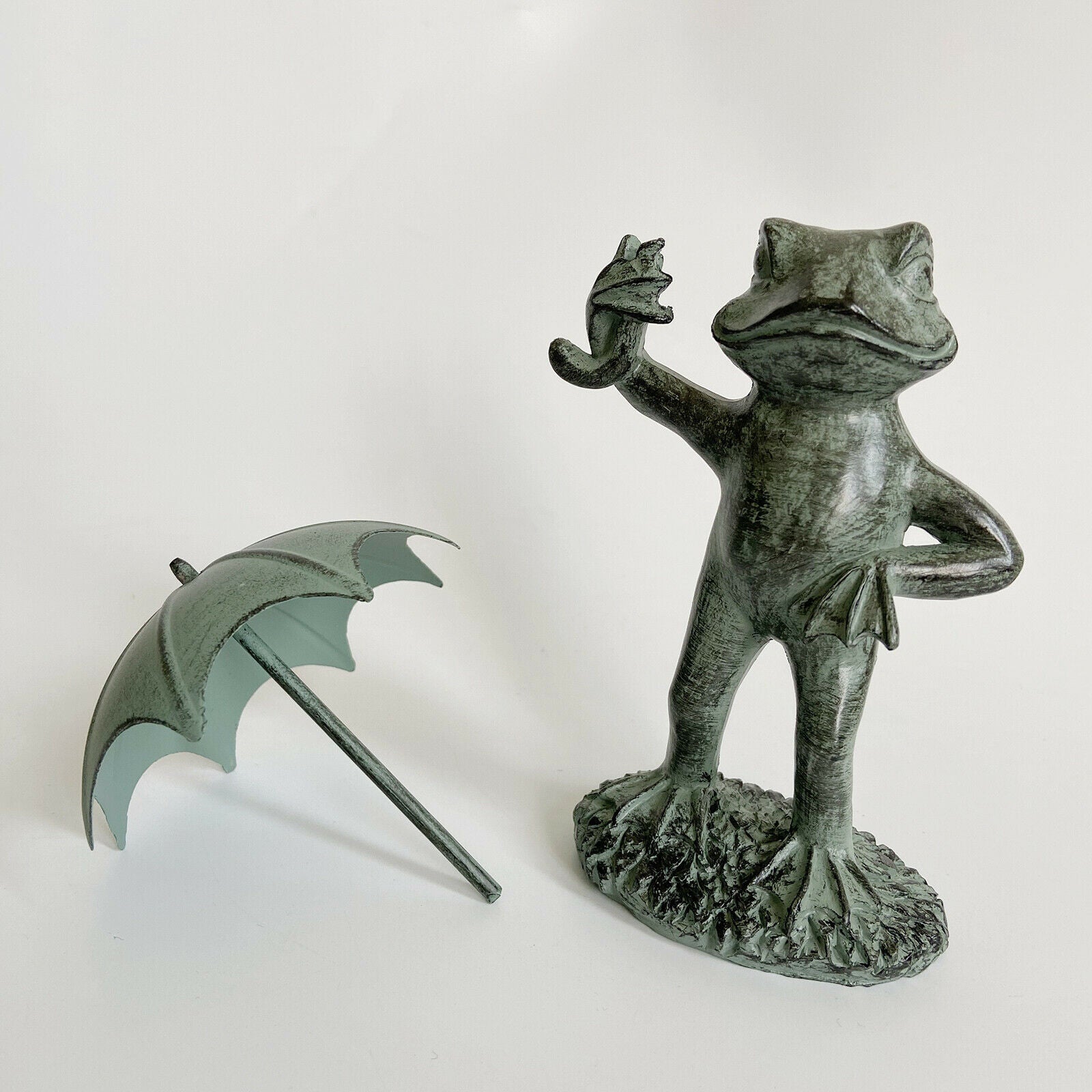 Frogs Umbrella Statues Garden Lawn Patio Ornament Indoor Outdoor Sculpture