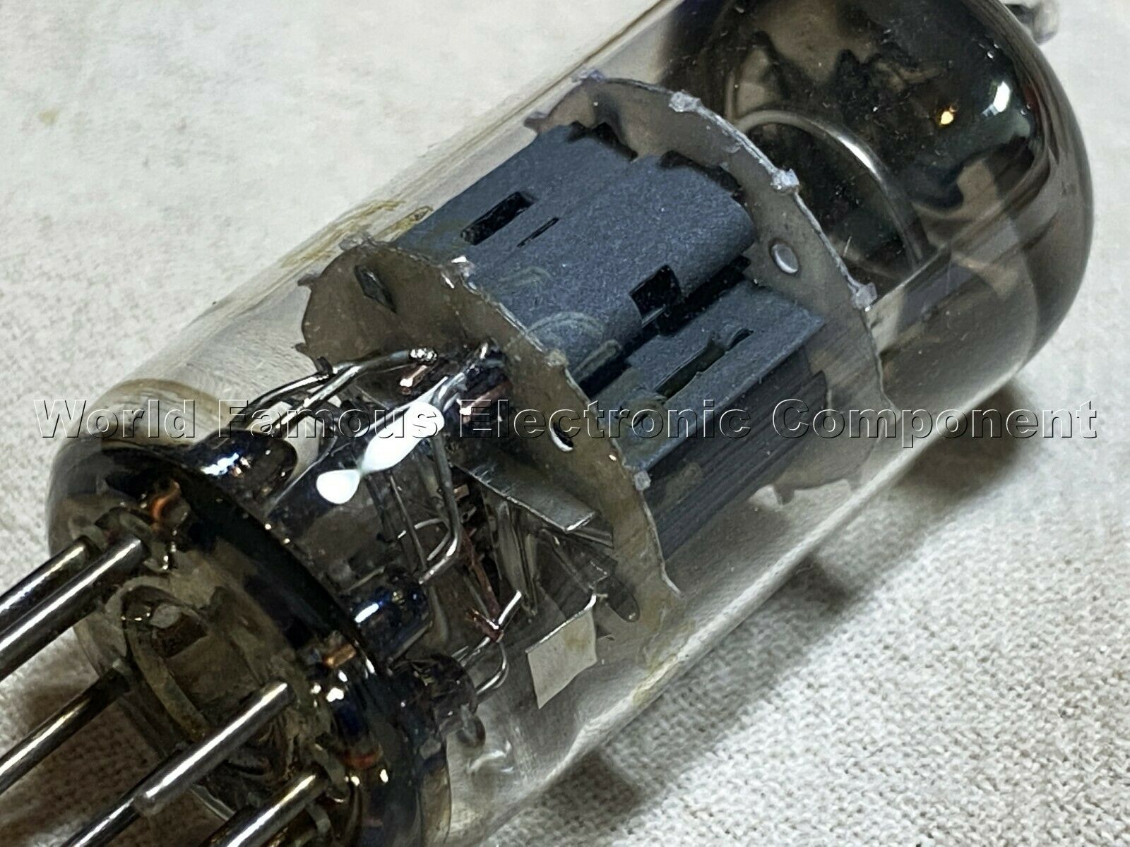 1pcs - 6EA8 / 6U8A Vacuum Tube