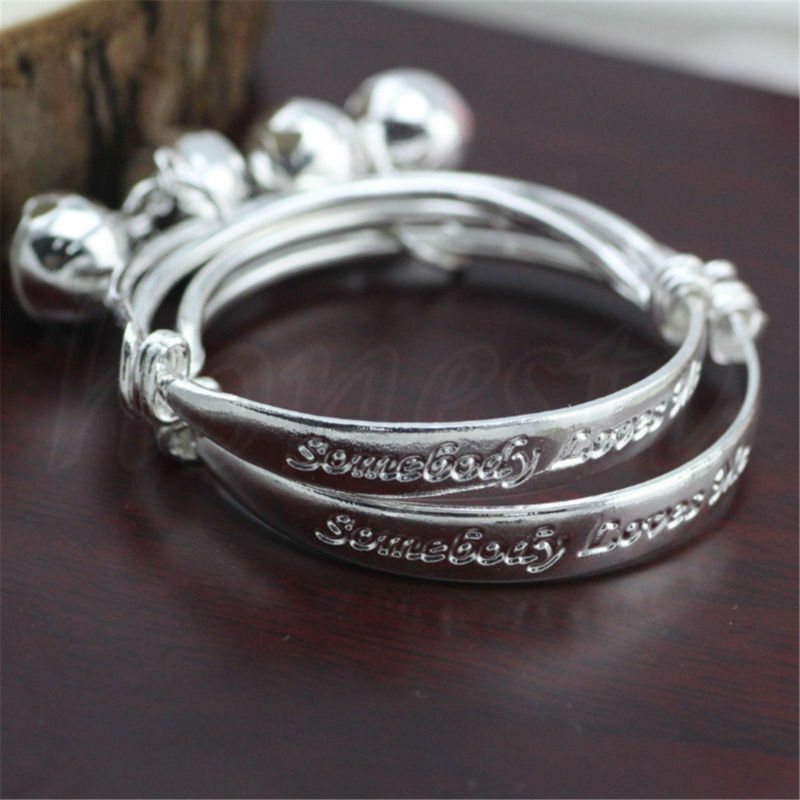2pcs Girl Boy Children Jewelry Bangle Bracelet Somebody Loves Me Small Bell Gift