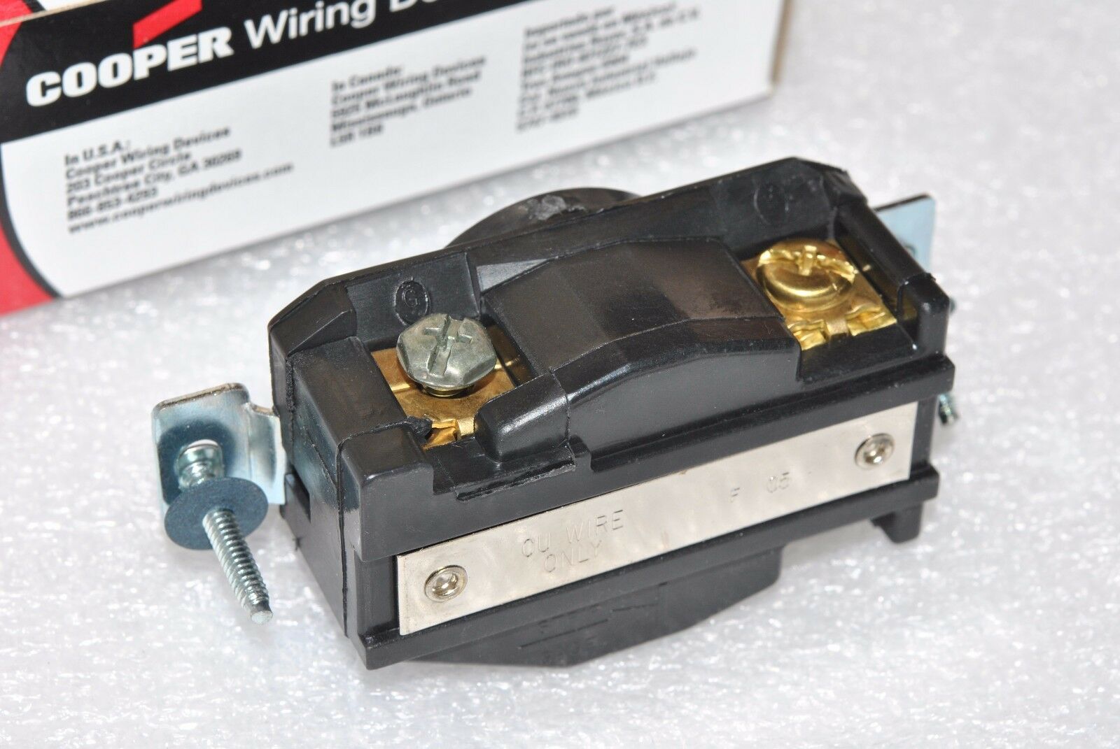 1pcs - COOPER CWL520R NEMA L5-20R 20A 125V Twist Hart-Lock Locking Receptacle