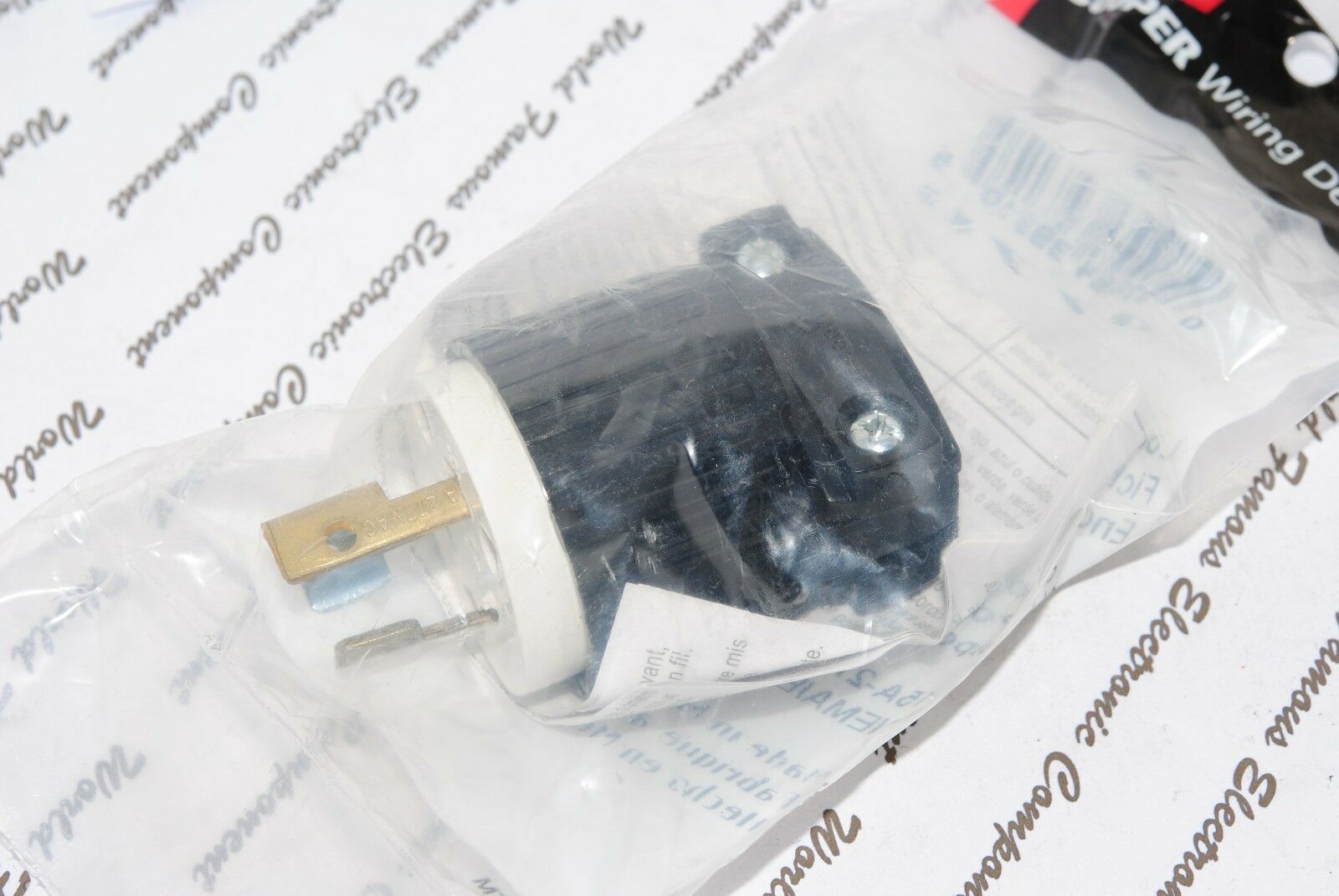 1pcs - COOPER 4770 NEMA L7-15P 15A 277V Twist Hart-Lock Locking Plug