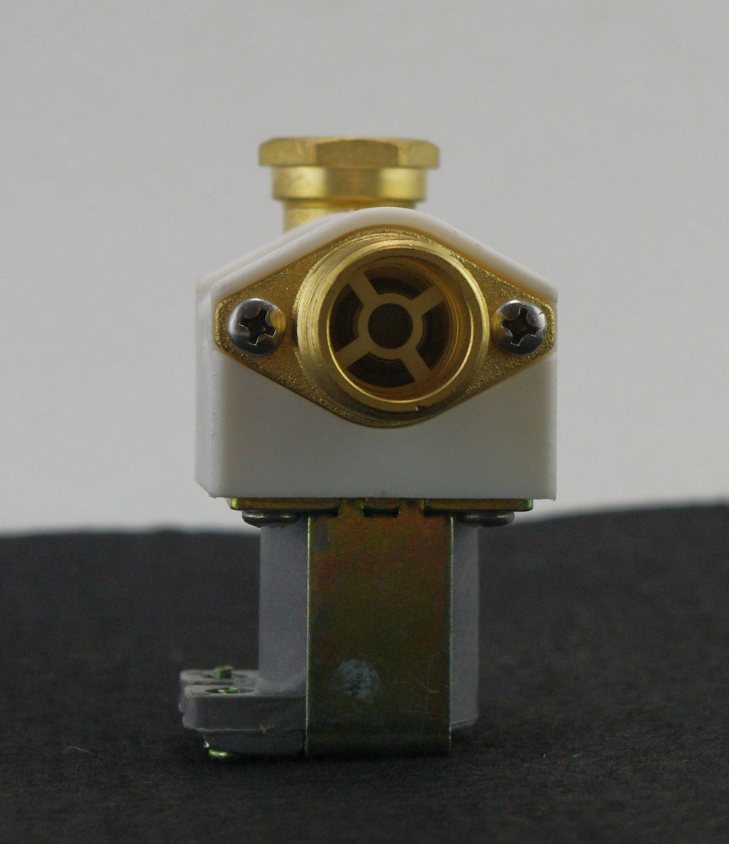 220VAC 1/2"BSPP Brass Plastic Solar Solenoid Valve N/C Non-Return Water Air Gas