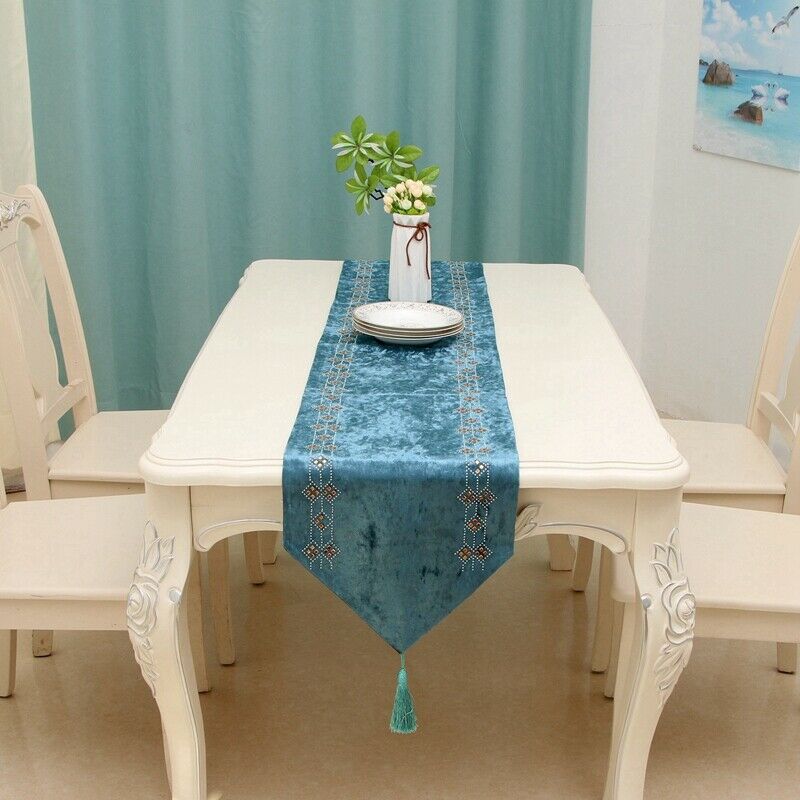 High-End Luxury with Diamonds on Both Sides Of High-End Table Runner Bed andX2I3