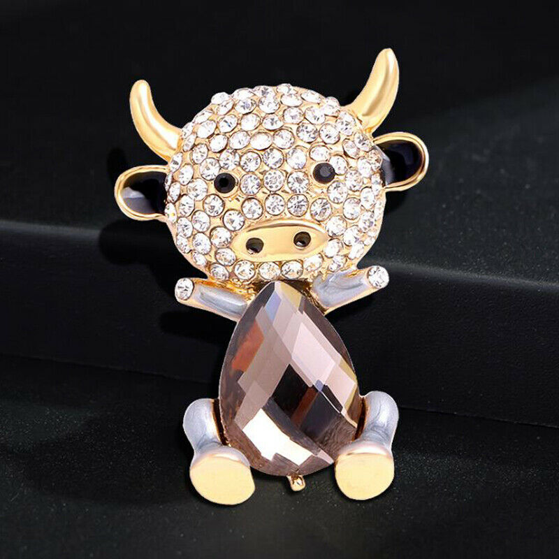 Fashion Enamel Cow Cartoon Crystal Brooch Pins Collar Badge Causal Party .l8