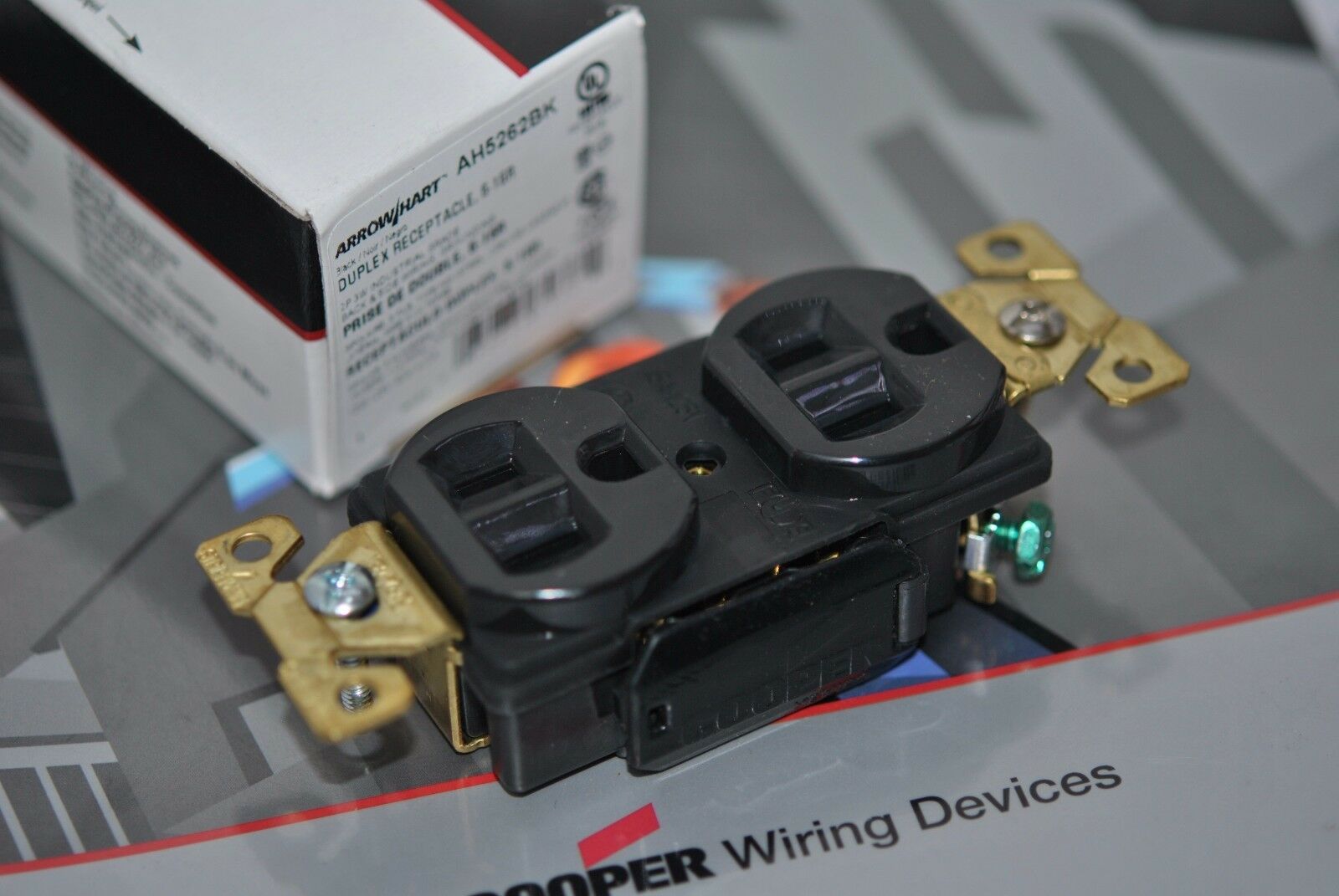 1pcs - COOPER AH5262BK Premium Industrial Duplex Receptacle 15A-125V NEMA5-15