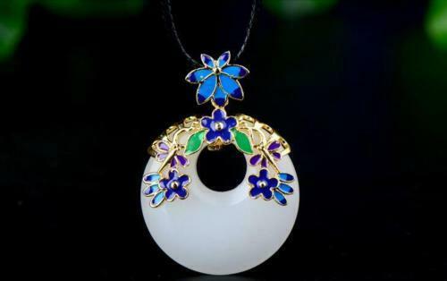 Fashion Beautiful Natural White Hand-carved Lucky Buckle Jadeite Pendant Style