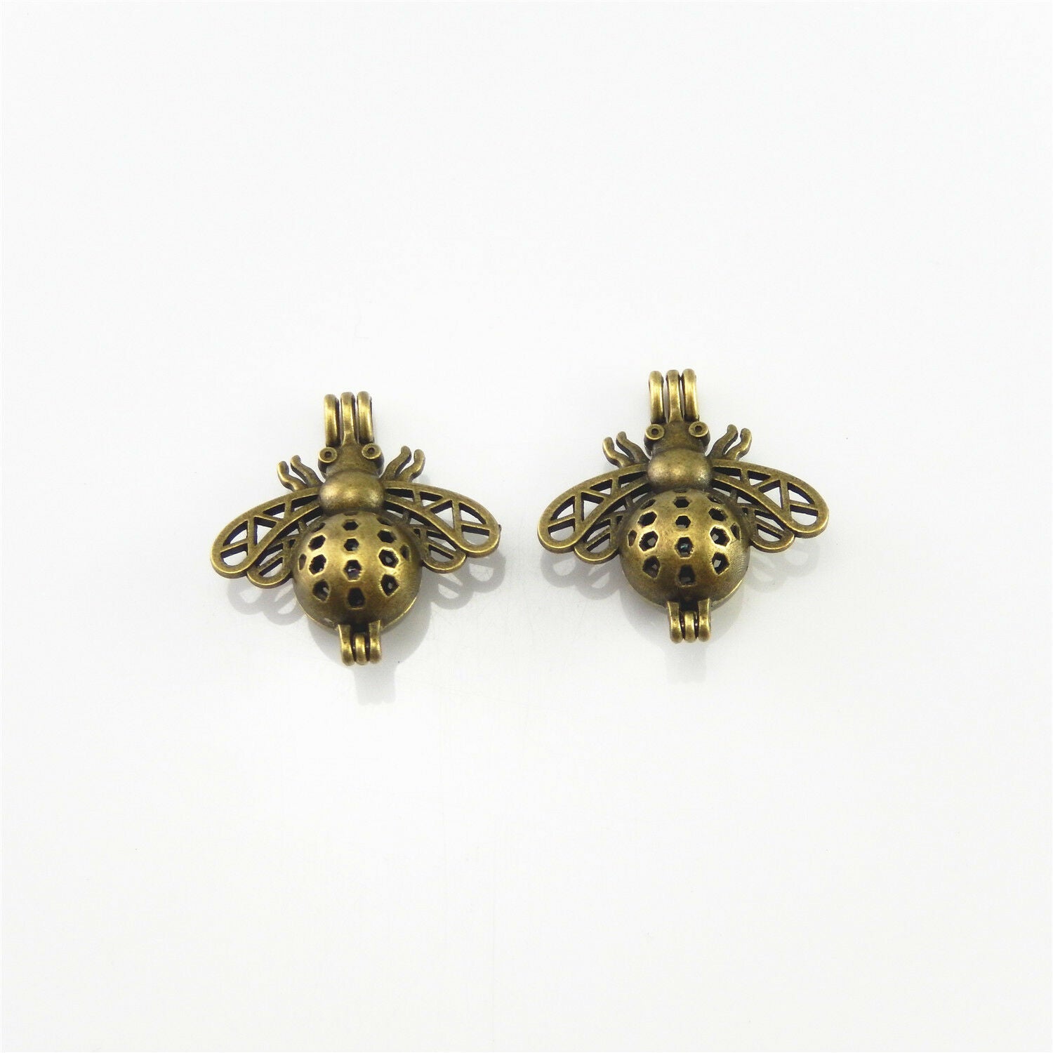4PCS Retro Bronze Alloy Cute Bee Shape Hollow Locket Oil Diffuser Charms Pendant