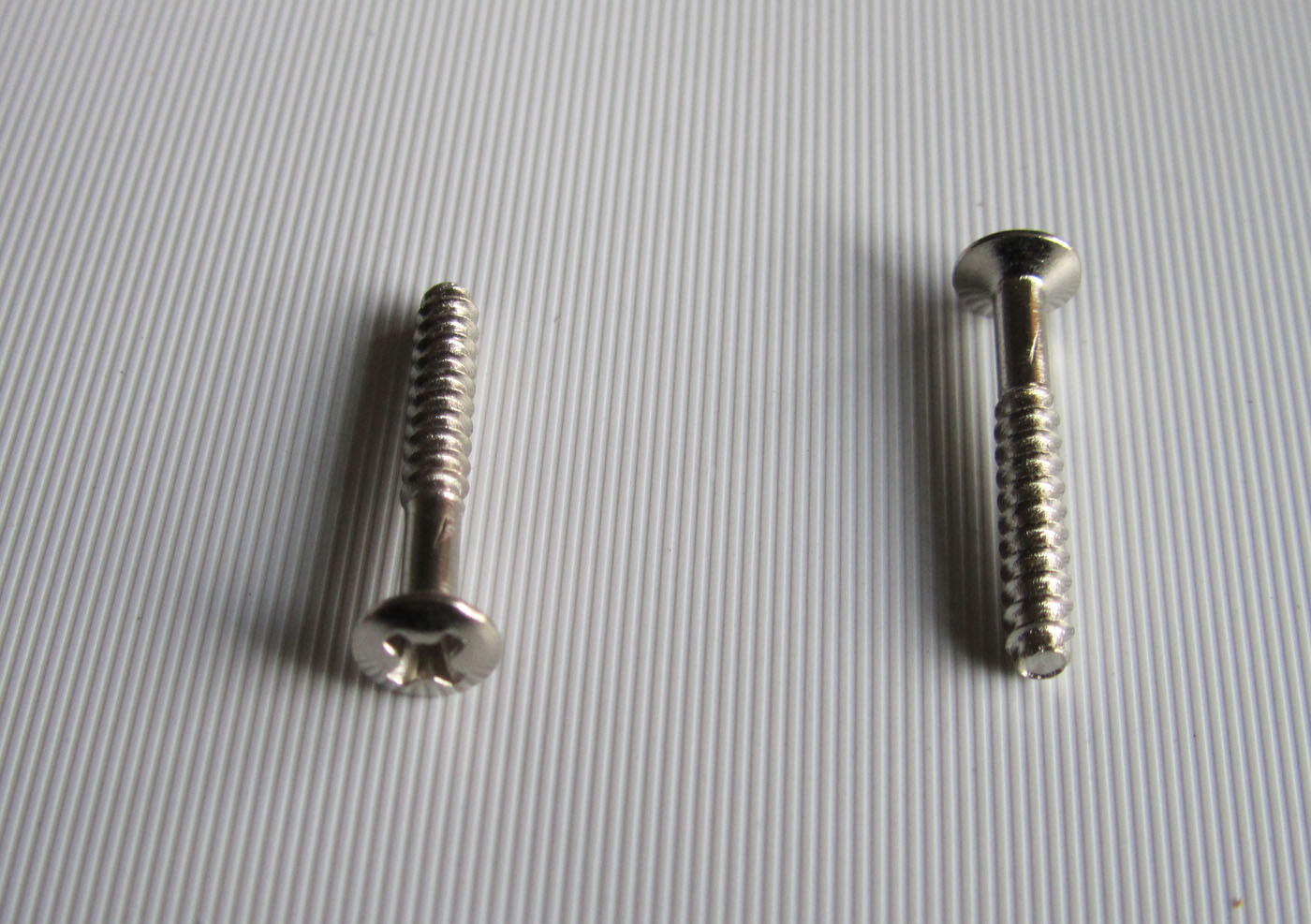 50x Single Coil Pickup Screws 22mm Pickup Mounting Screw for Strat Tele Nickel