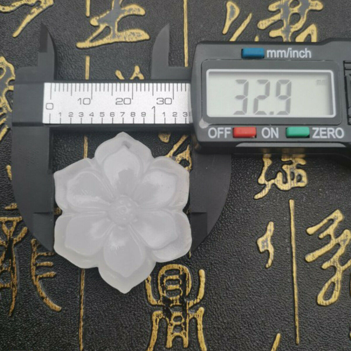 Natural Chinese White Jade Hand Carved Flower Lucky Pendant Jewelry Charm Gift