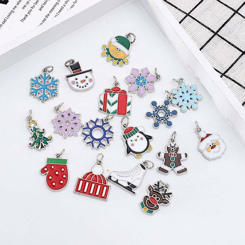 17Pcs Mixed Assorted Xmas Tree Bell Gift Alloy Enamel Charms Pendants Crafts