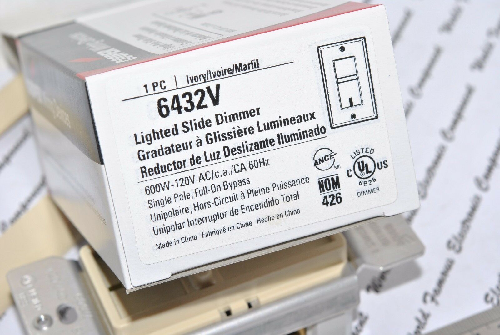 1pcs-COOPER 6432V Lighted Slide Dimmer 600W 120V AC/CA 60Hz - lvory