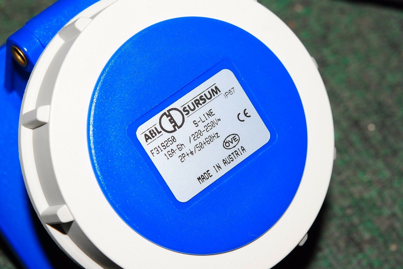 1pcs -ABL SURSUM F31S250 IP67 16A 220-250V~ CEE Panel-mounted socket